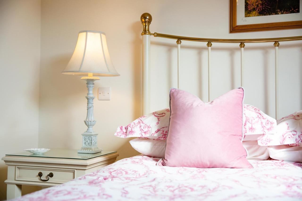 Higher Weddicott Barn Holiday Cottage - Self Catering تشاغفورد المظهر الخارجي الصورة